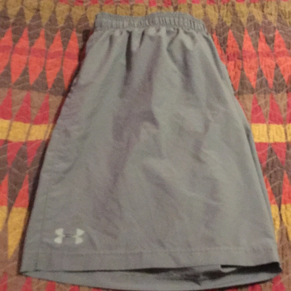 UNDER ARMOUR ATHLETIC SHORTS